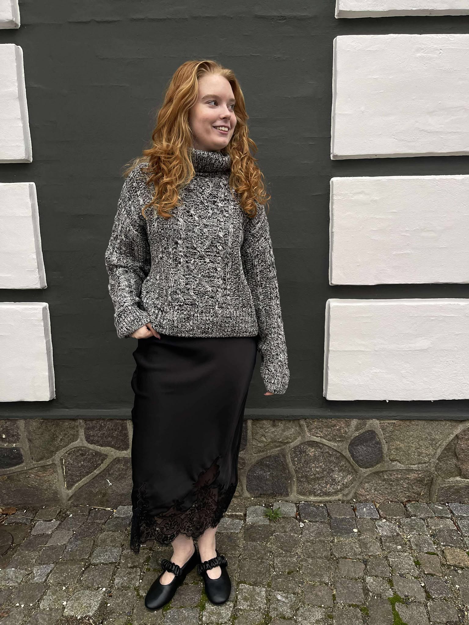 VISABEL Midi Skirt - Black